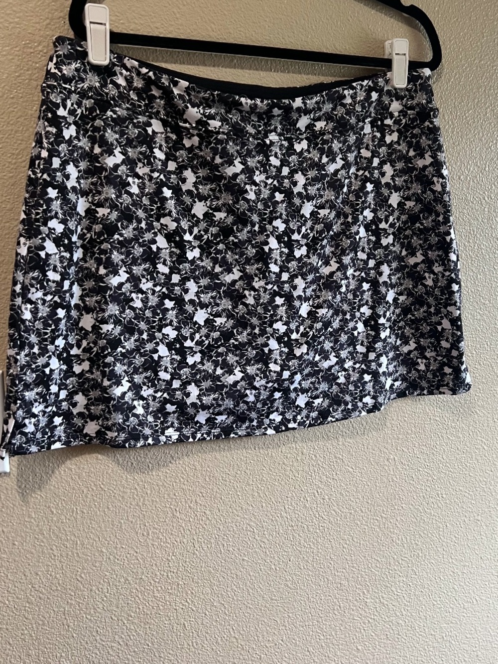 Tranquility by Colorado Clothing Black & White Floral‎ Mini Skirt size XL